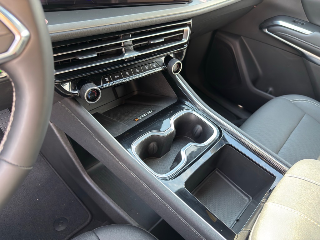 2025 Chevrolet Traverse AWD LT
