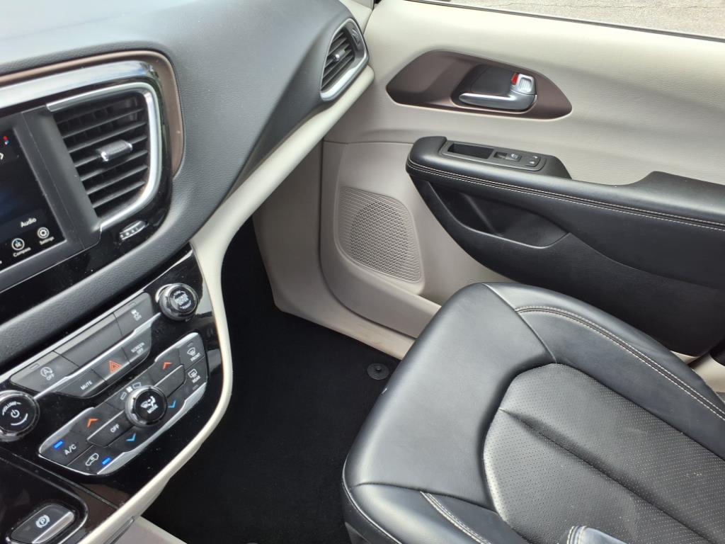 2020 Chrysler Voyager LXi