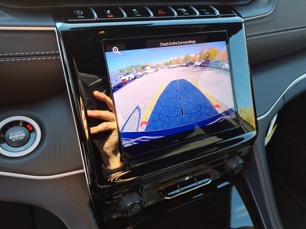 2025 Jeep Grand Cherokee Laredo X 4x4