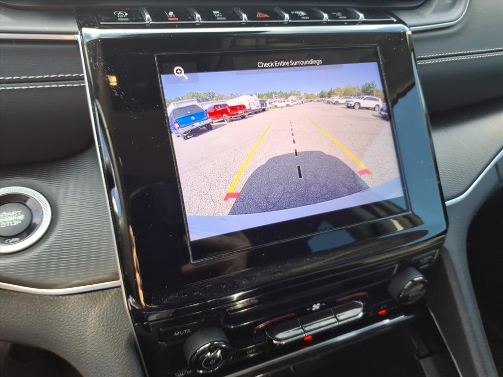 2023 Jeep Grand Cherokee L Laredo 4x4