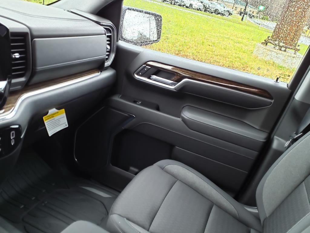 2025 GMC Sierra 1500 SLE