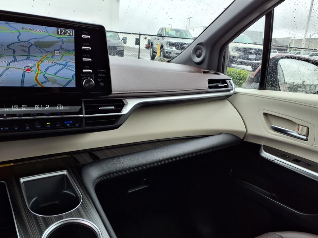 2024 Toyota Sienna Platinum 7-Passenger