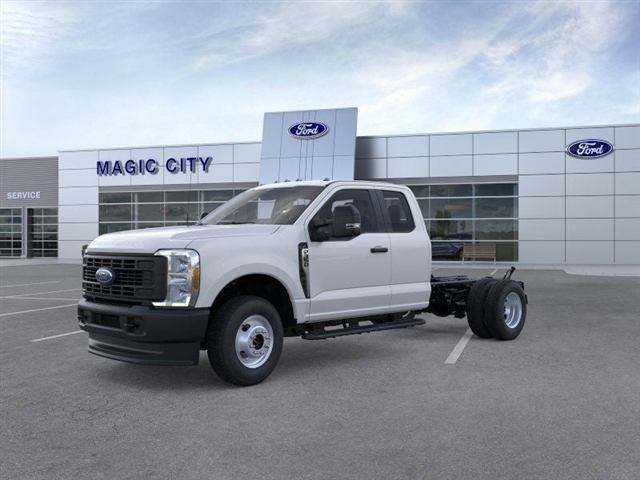 2025 Ford F-350 Super Duty XL