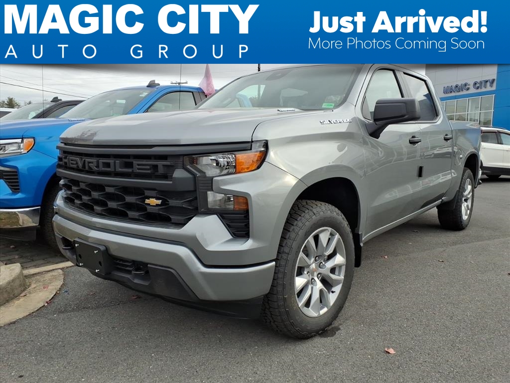 2026 Chevrolet Silverado 1500 4WD Crew Cab Standard Bed Custom