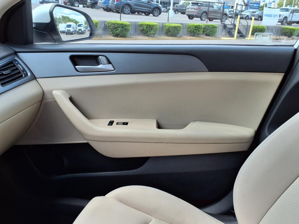 2017 Hyundai SONATA SE