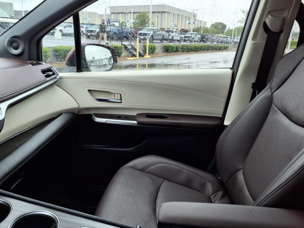 2024 Toyota Sienna Platinum 7-Passenger
