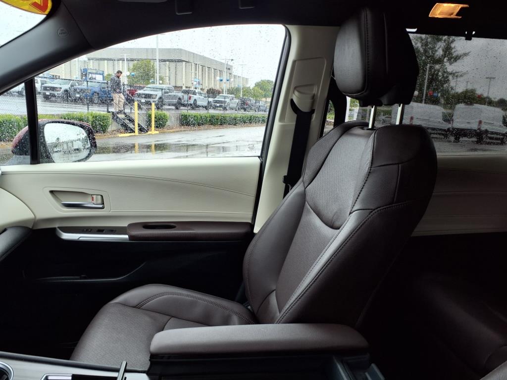 2024 Toyota Sienna Platinum 7-Passenger