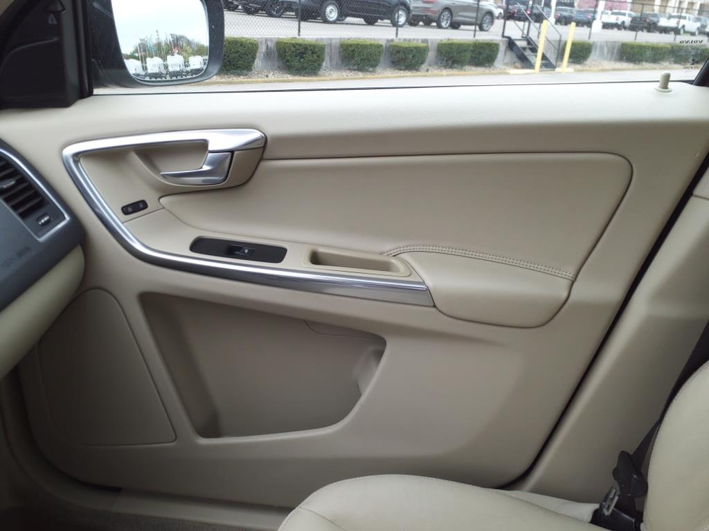 2016 Volvo XC60 T5 Platinum