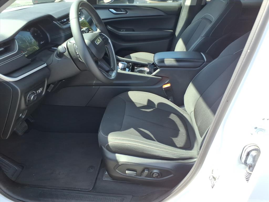 2023 Jeep Grand Cherokee L Laredo 4x4