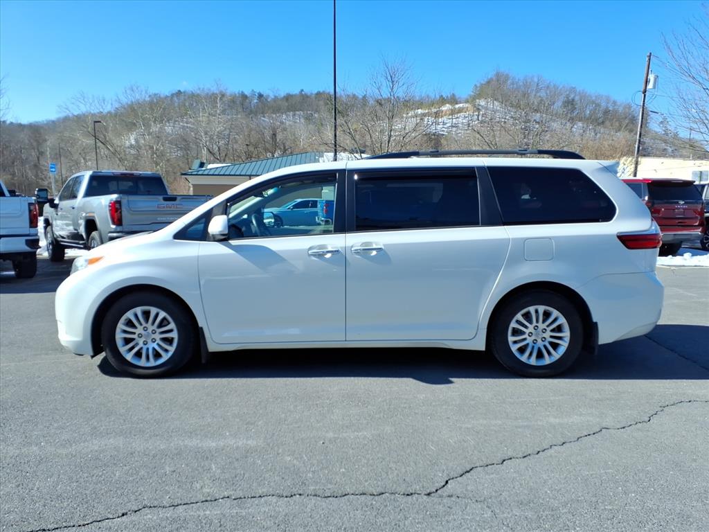 2017 Toyota Sienna XLE 7 Passenger