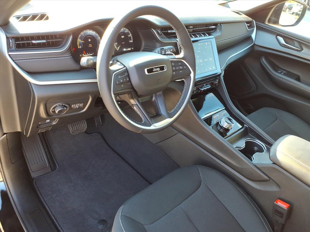 2025 Jeep Grand Cherokee Laredo X 4x4