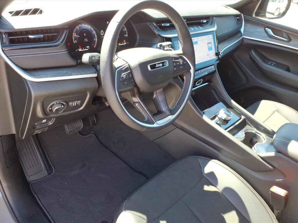 2027 Jeep Grand Cherokee Laredo Altitude