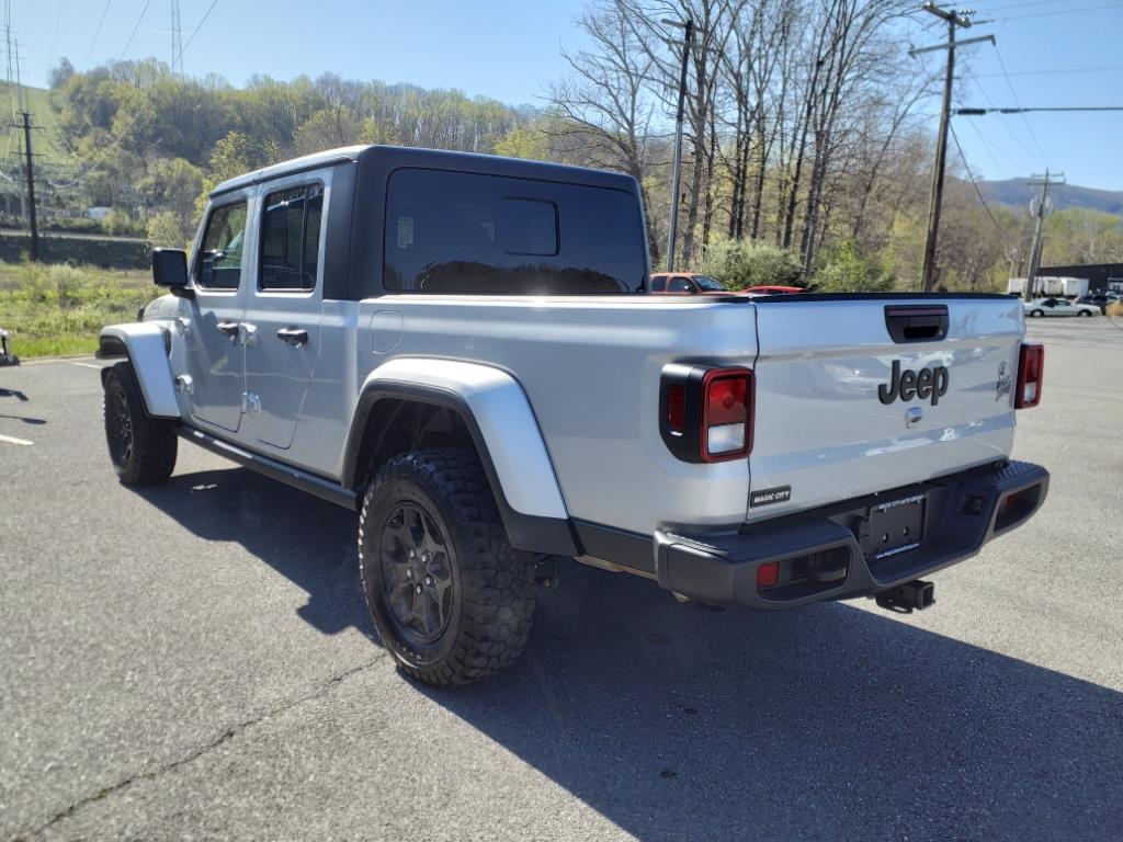 2022 Jeep Gladiator Sport