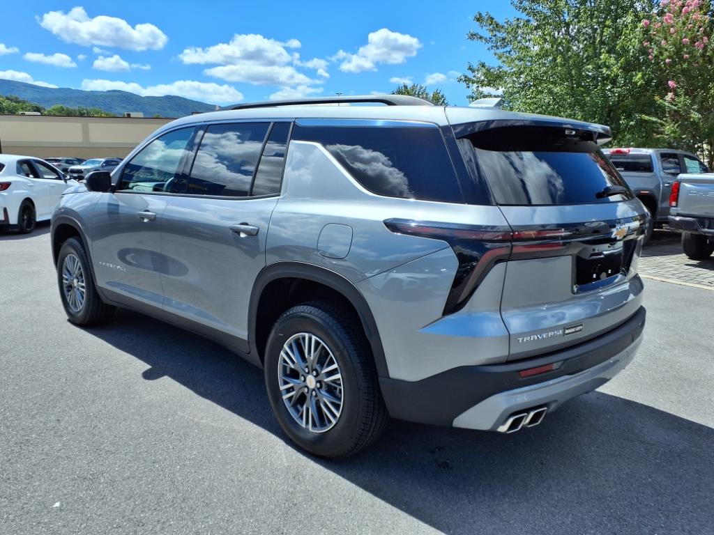 2026 Chevrolet Traverse FWD LT
