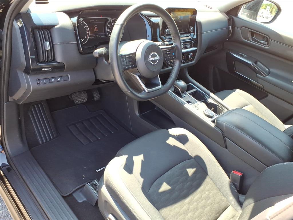 2025 Nissan Pathfinder SV 4WD
