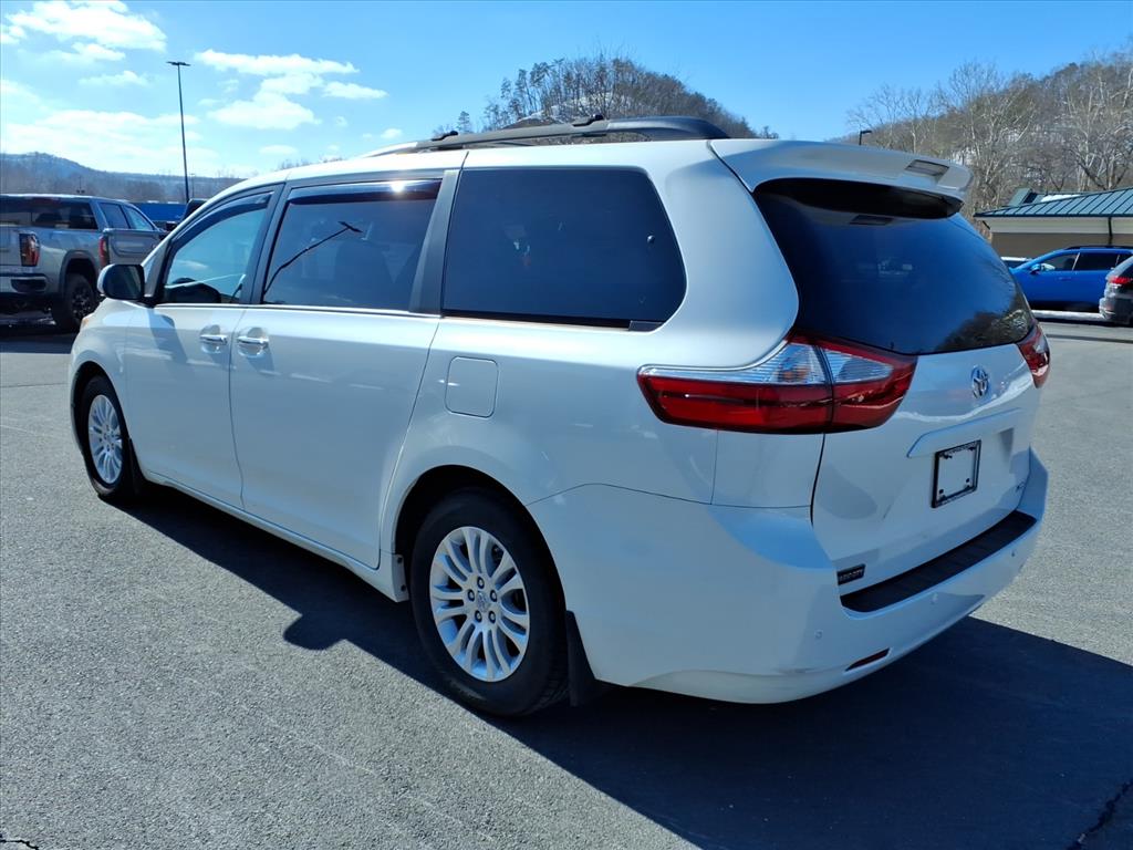 2017 Toyota Sienna XLE 7 Passenger