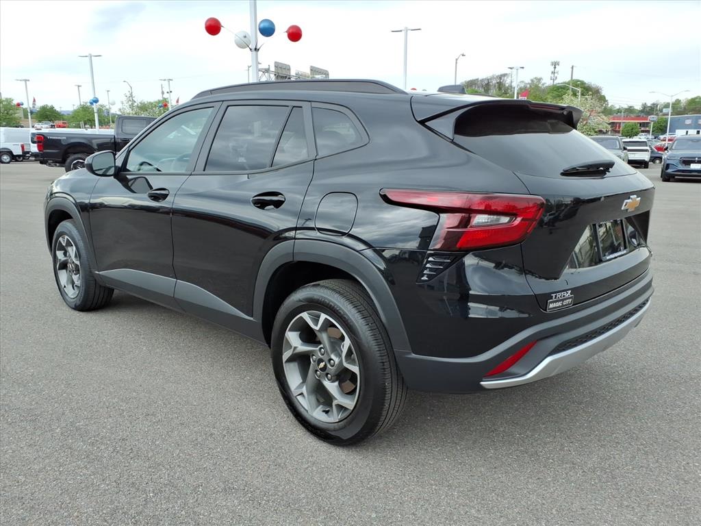 2025 Chevrolet Trax FWD LT