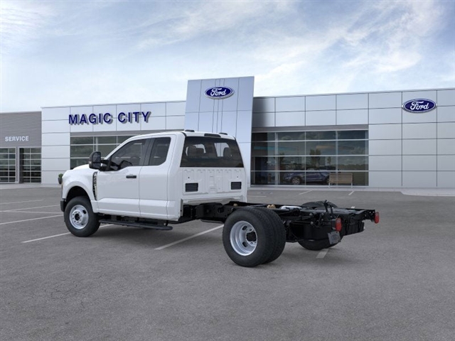 2025 Ford F-350 Super Duty XL