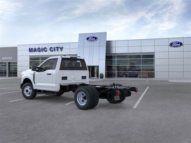 2025 Ford F-350 Super Duty XL