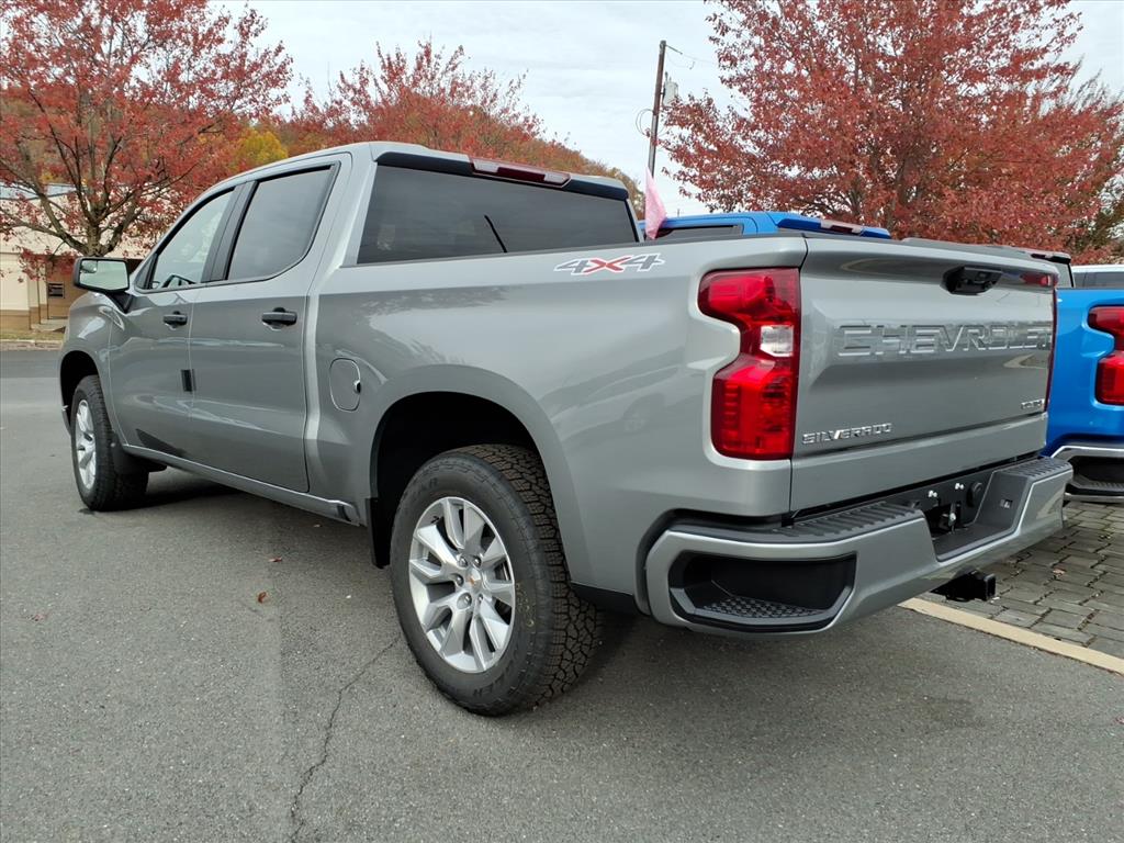 2026 Chevrolet Silverado 1500 4WD Crew Cab Standard Bed Custom