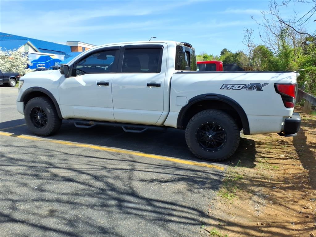 2021 Nissan TITAN Crew Cab PRO-4X 4x4