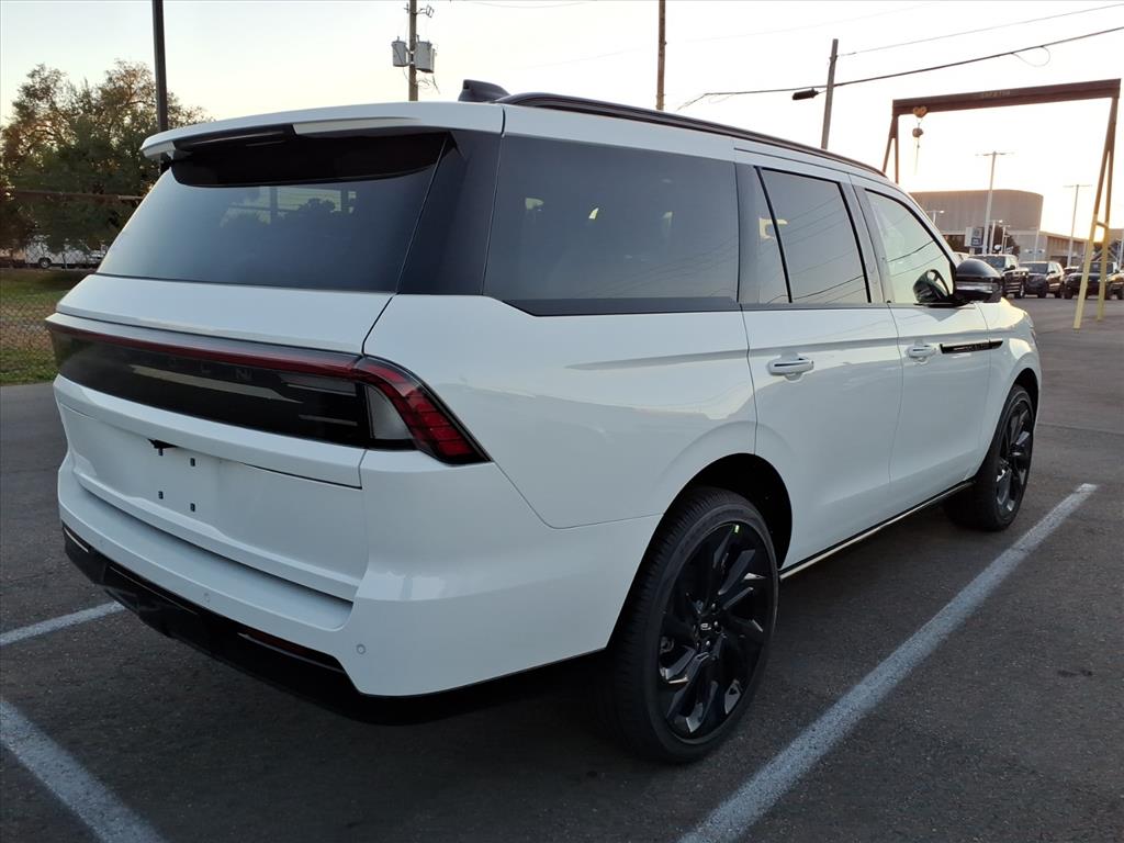 2027 Lincoln Navigator Reserve