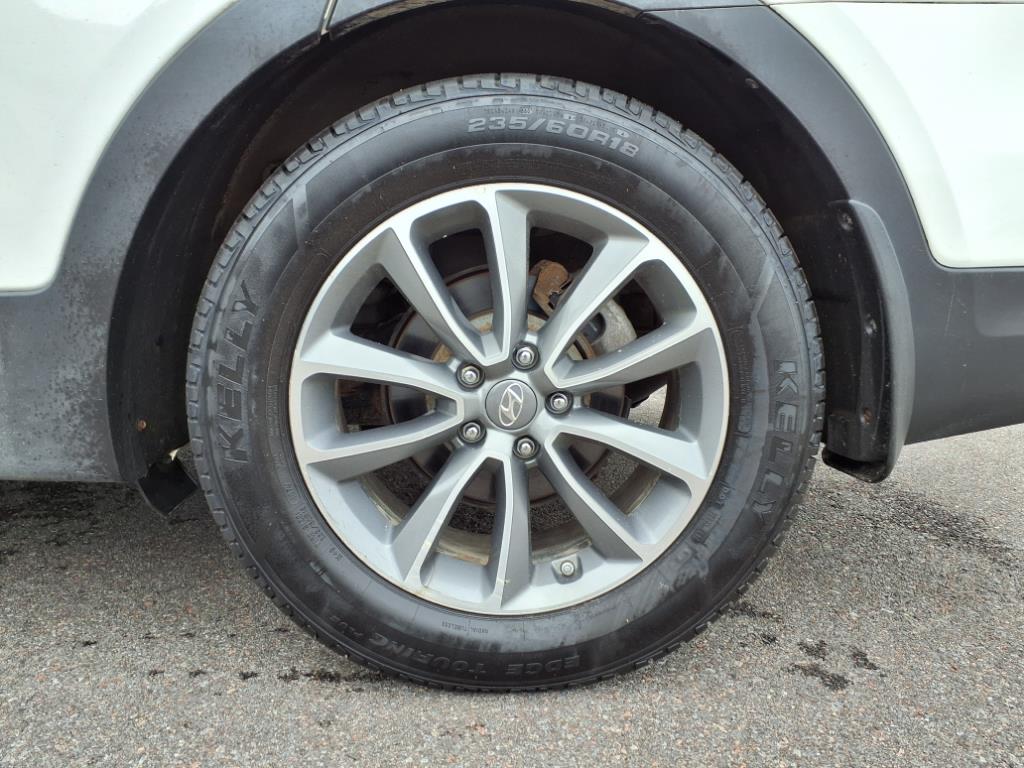 2017 Hyundai SANTA FE SE