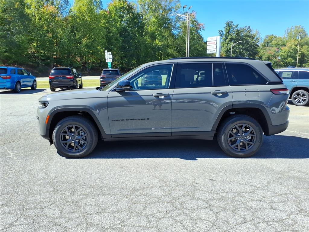 2027 Jeep Grand Cherokee Laredo Altitude