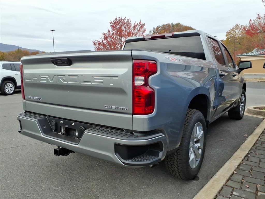 2026 Chevrolet Silverado 1500 4WD Crew Cab Standard Bed Custom