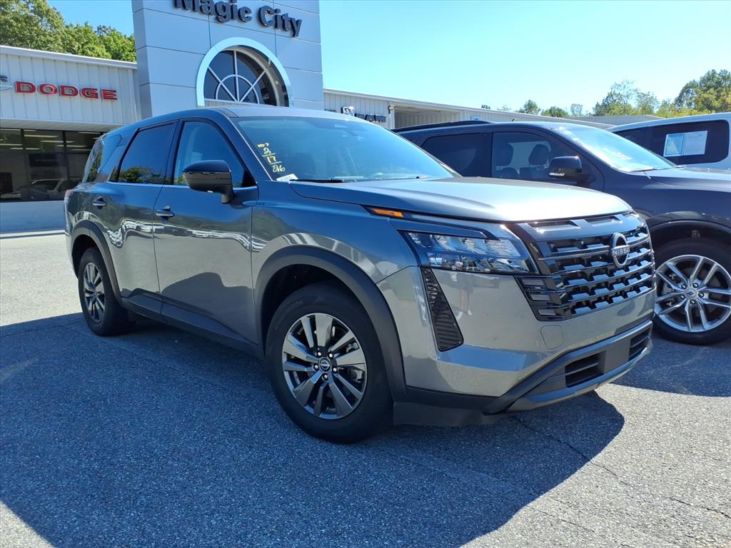 2026 Nissan Pathfinder S