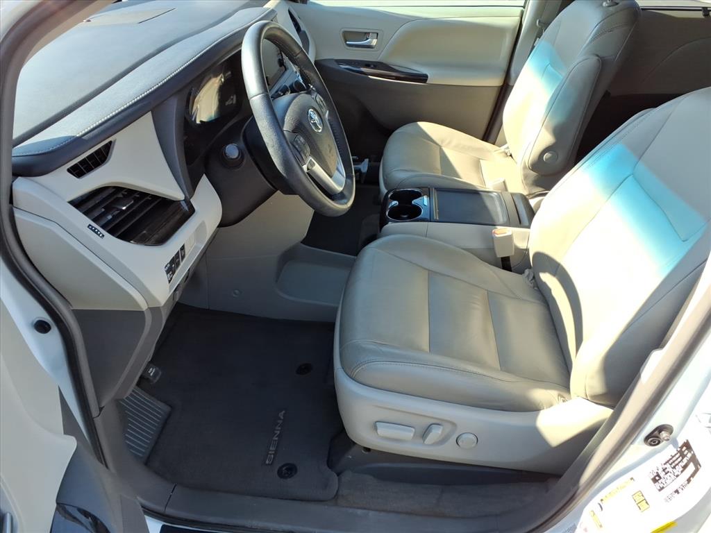 2017 Toyota Sienna XLE 7 Passenger