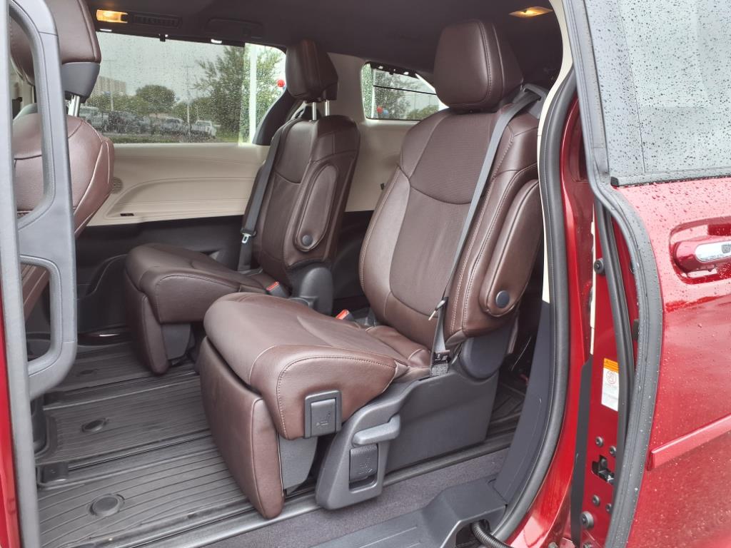 2024 Toyota Sienna Platinum 7-Passenger