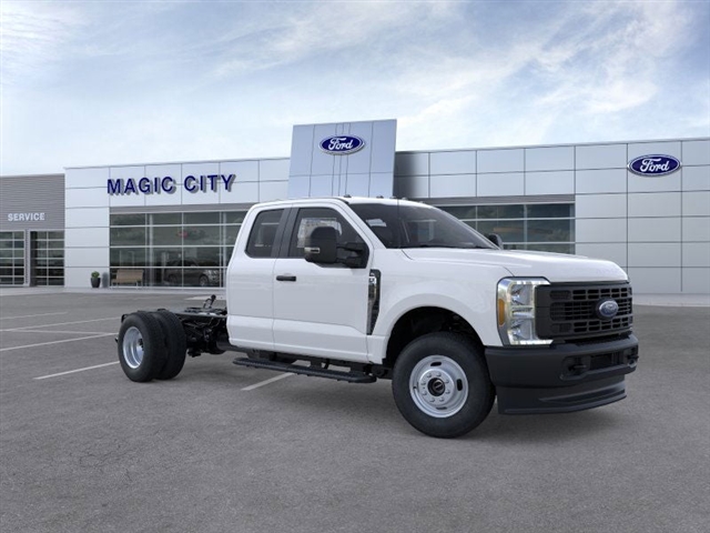 2025 Ford F-350 Super Duty XL