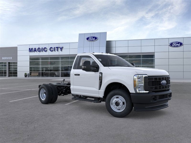 2025 Ford F-350 Super Duty XL