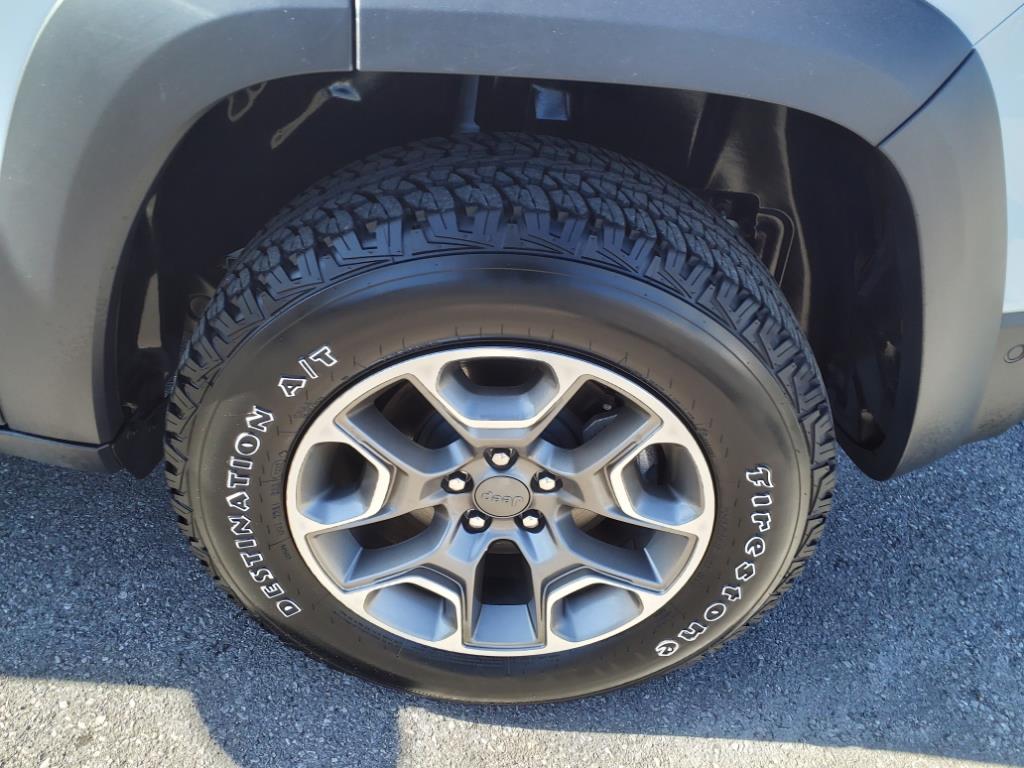 2023 Jeep Cherokee Trailhawk