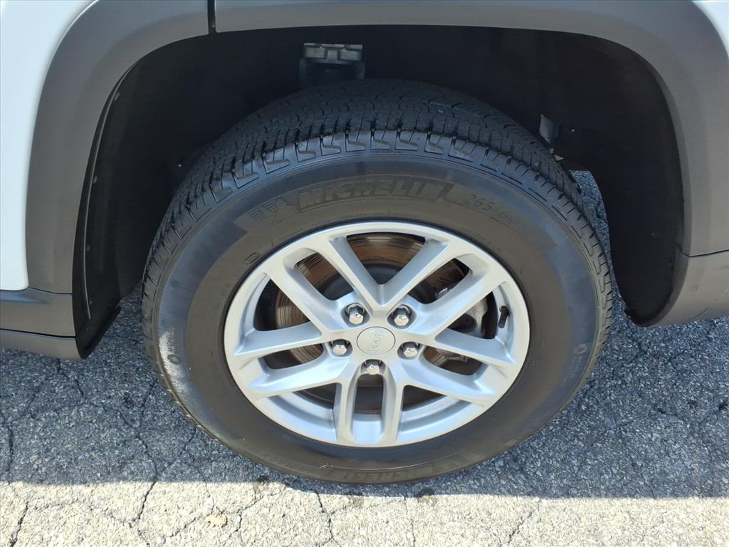 2023 Jeep Grand Cherokee L Laredo 4x4