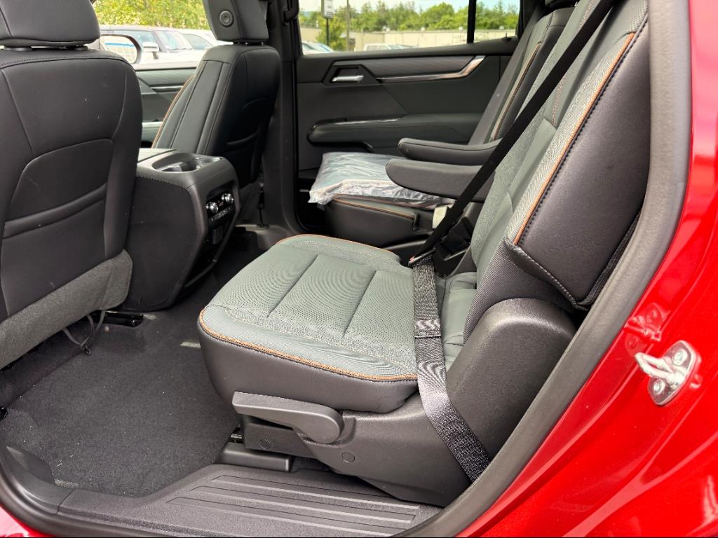 2025 GMC Acadia AT4