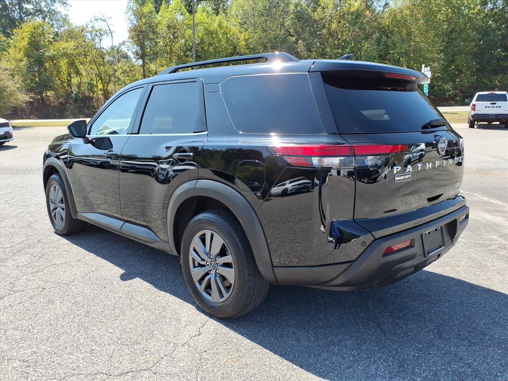 2025 Nissan Pathfinder SV 4WD