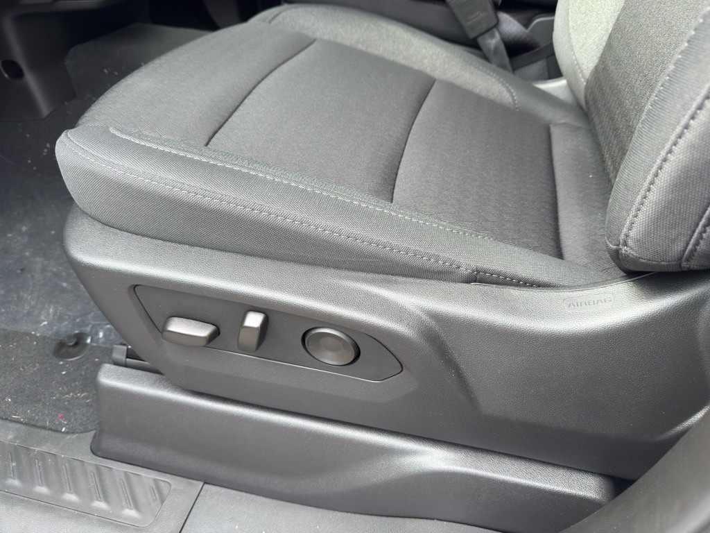 2025 Chevrolet Silverado 2500HD 4WD Crew Cab Standard Bed Custom