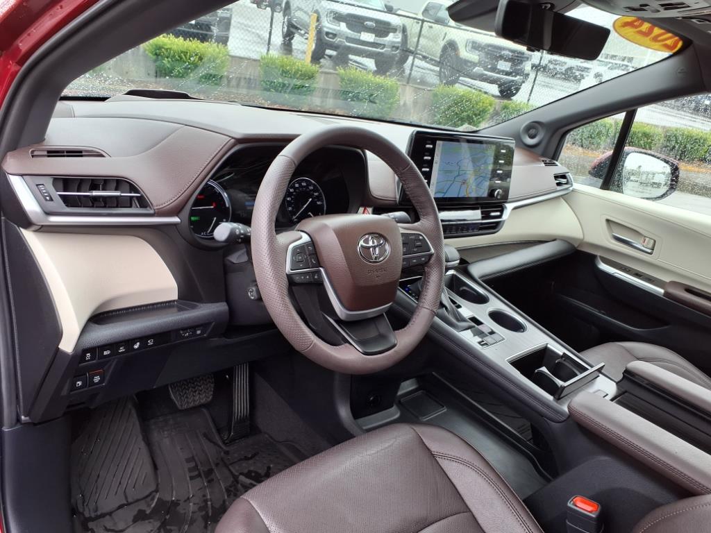 2024 Toyota Sienna Platinum 7-Passenger