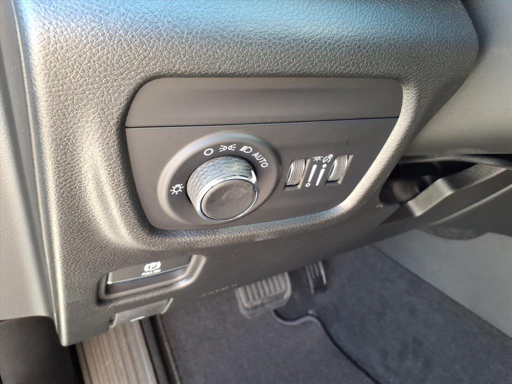 2027 Jeep Grand Cherokee Laredo Altitude