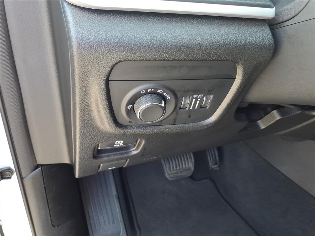 2023 Jeep Grand Cherokee L Laredo 4x4