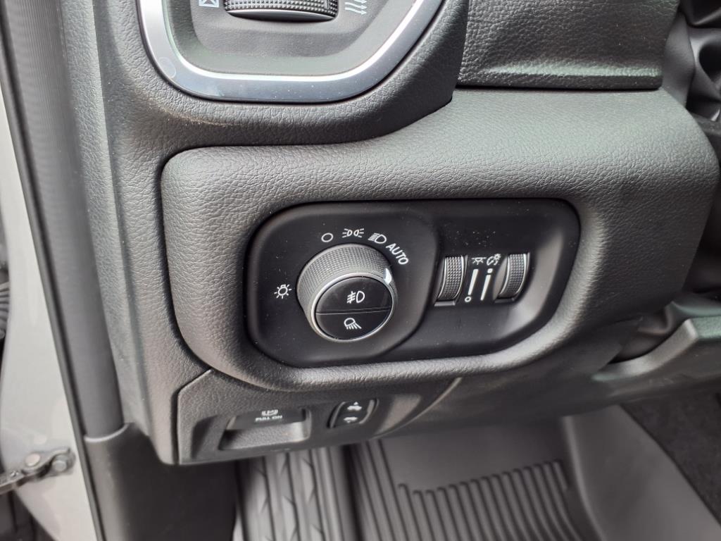 2025 Ram 1500 Big Horn Crew Cab 4x4 5'7" Box