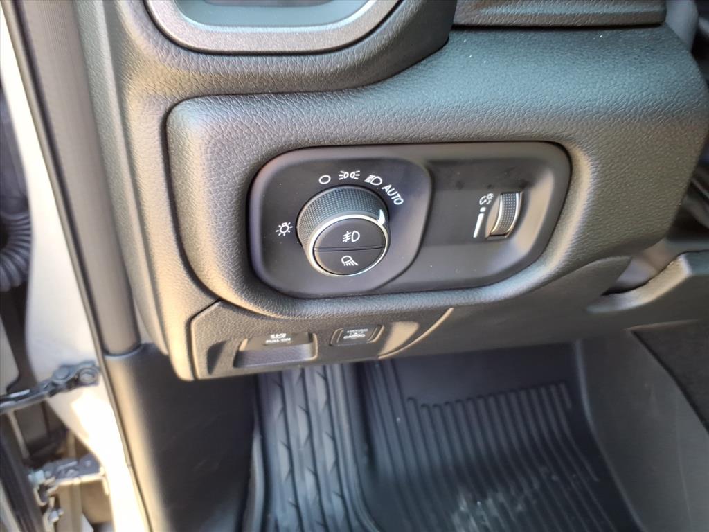 2026 Ram 1500 Warlock Crew Cab 4x4 5'7" Box