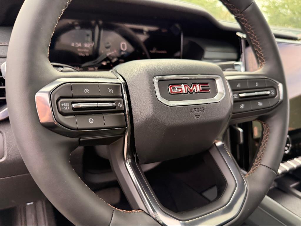 2025 GMC Acadia AT4