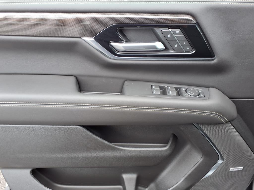 2025 GMC Yukon Elevation