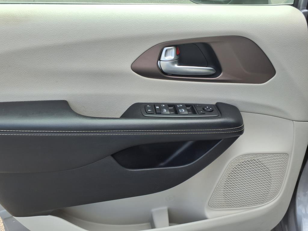 2020 Chrysler Voyager LXi