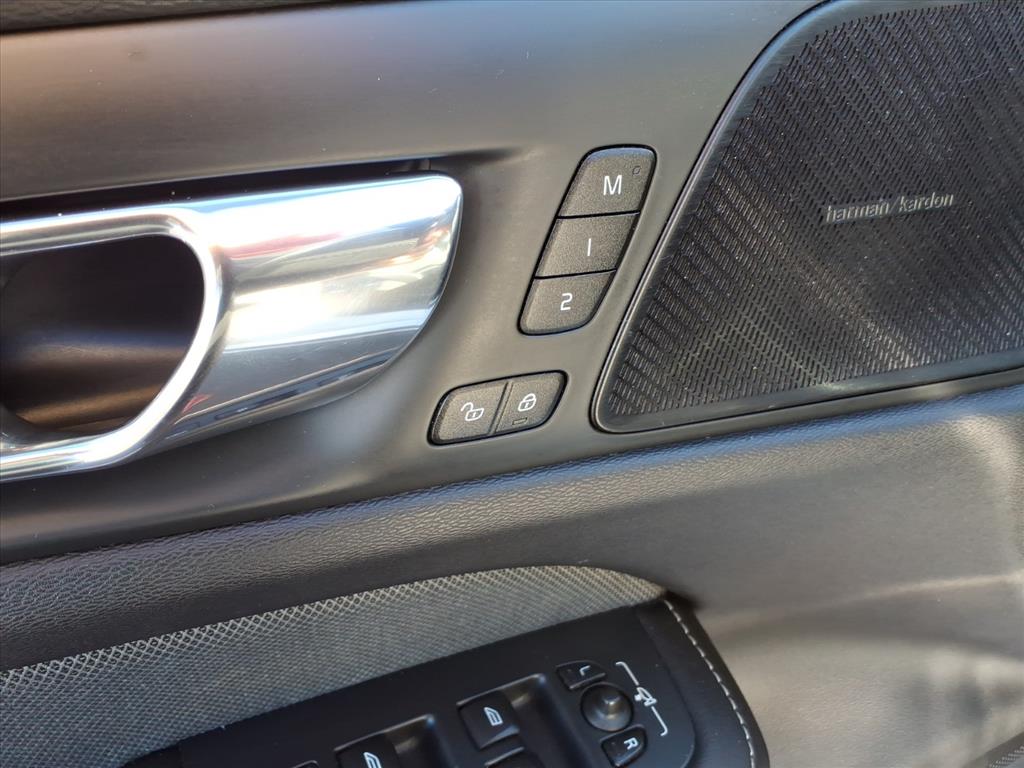 2019 Volvo S60 T6 R-Design