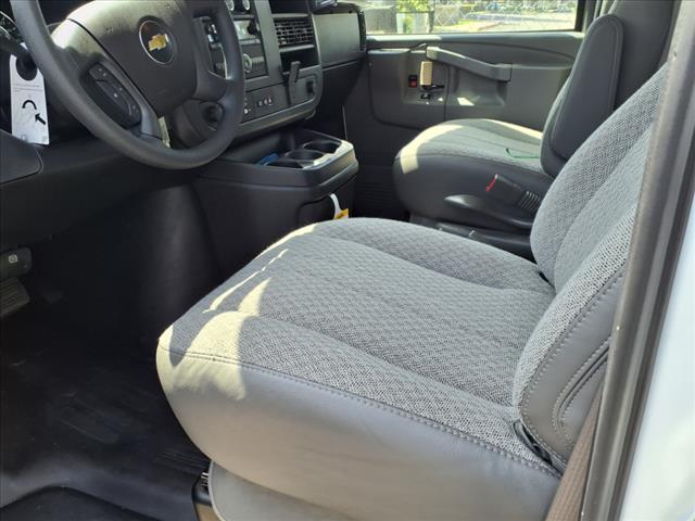 2025 Chevrolet Express 3500