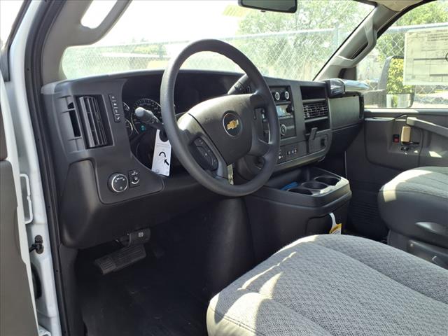 2025 Chevrolet Express 3500